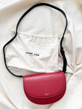 Apede Mod 1.9 Crescent Bag in Red